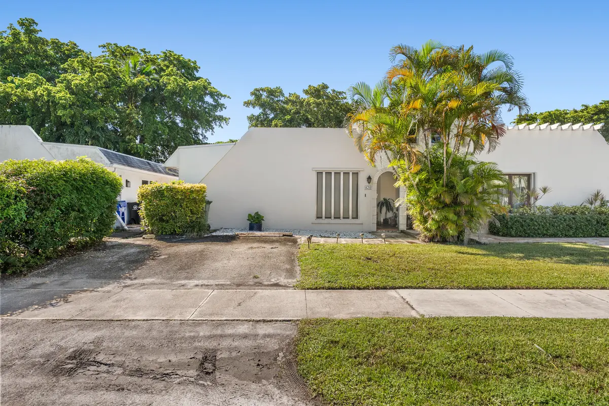 DSC04941 at 820 SW 12TH Place, Fort Lauderdale