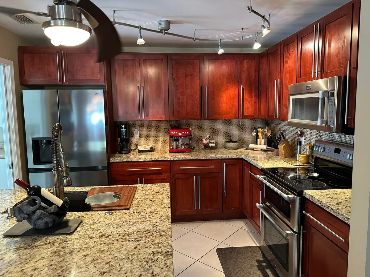 Fred 6 at 3040 NW 7TH Street, Fort Lauderdale