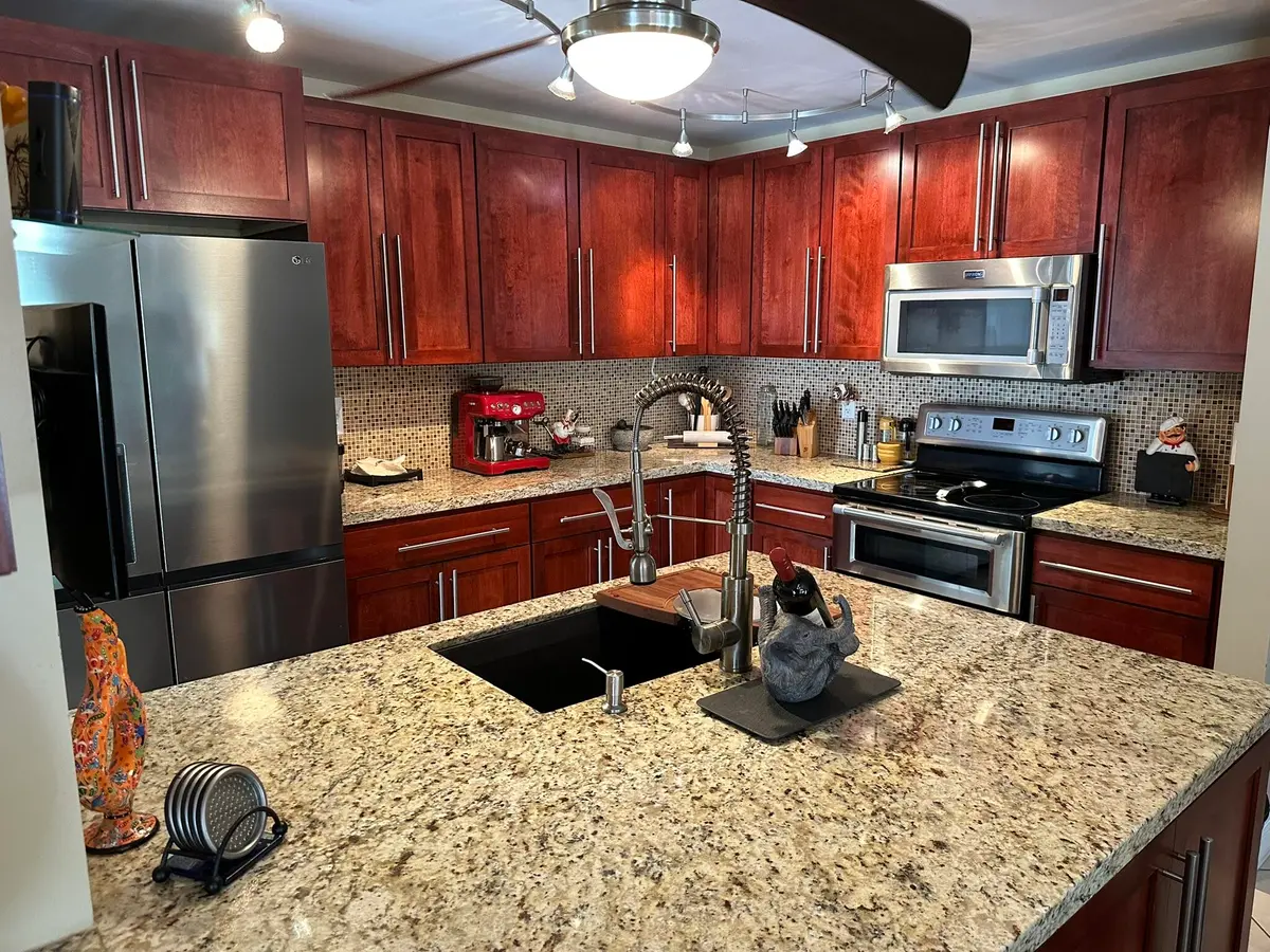 Fred 7 at 3040 NW 7TH Street, Fort Lauderdale