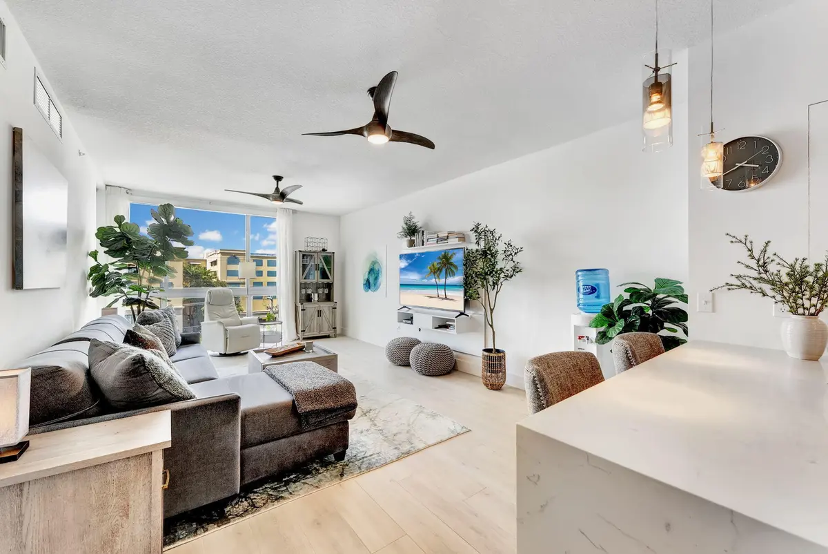 8-web-or-mls-DSC07551 at 111 SE 1ST Avenue 517, Delray Beach