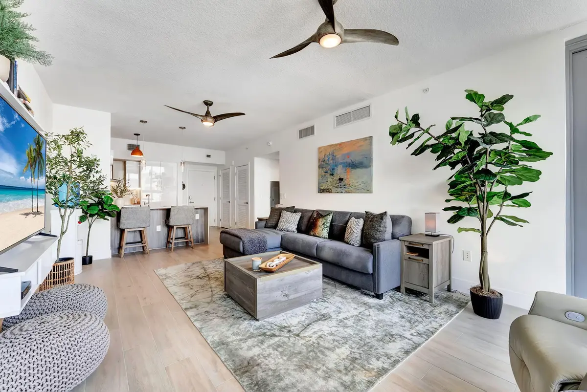 9-web-or-mls-DSC07556 at 111 SE 1ST Avenue 517, Delray Beach