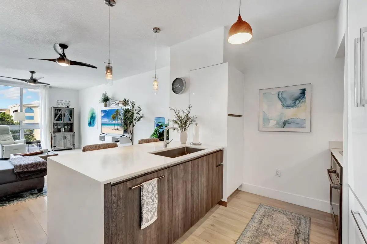 14-web-or-mls-DSC07586 at 111 SE 1ST Avenue 517, Delray Beach