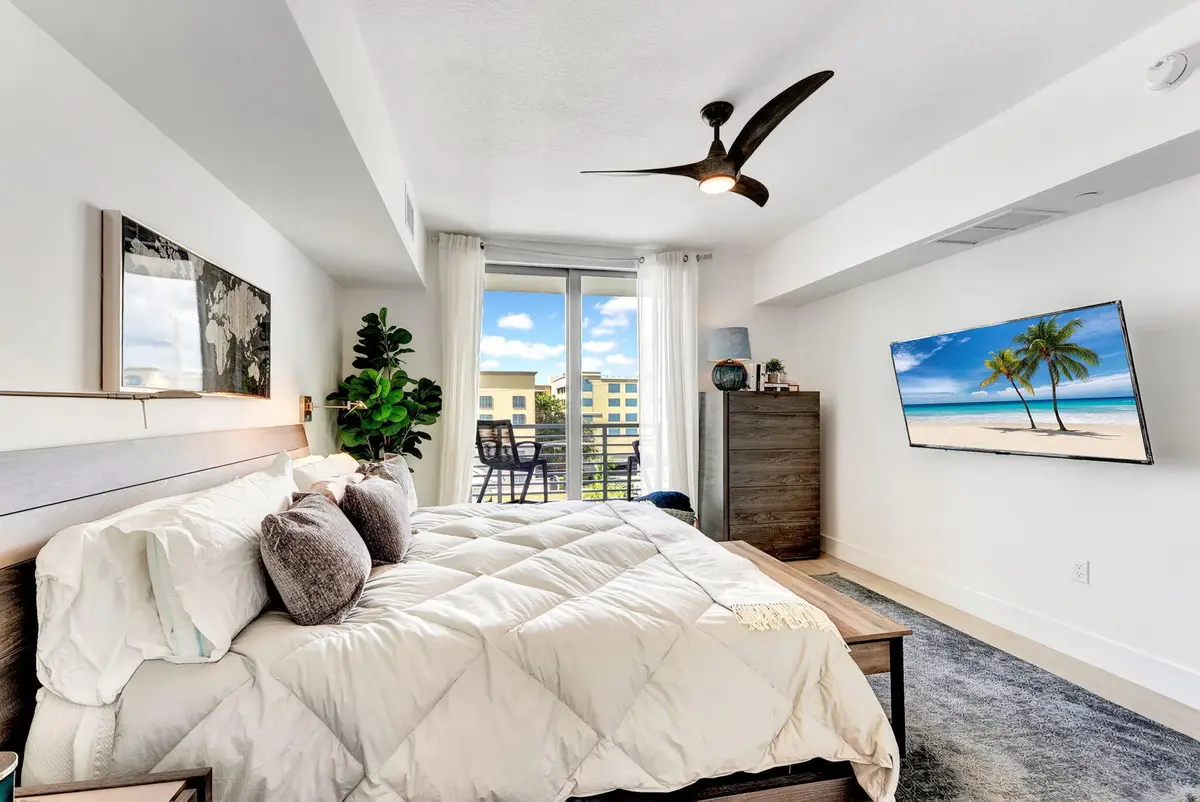 16-web-or-mls-DSC07596 at 111 SE 1ST Avenue 517, Delray Beach