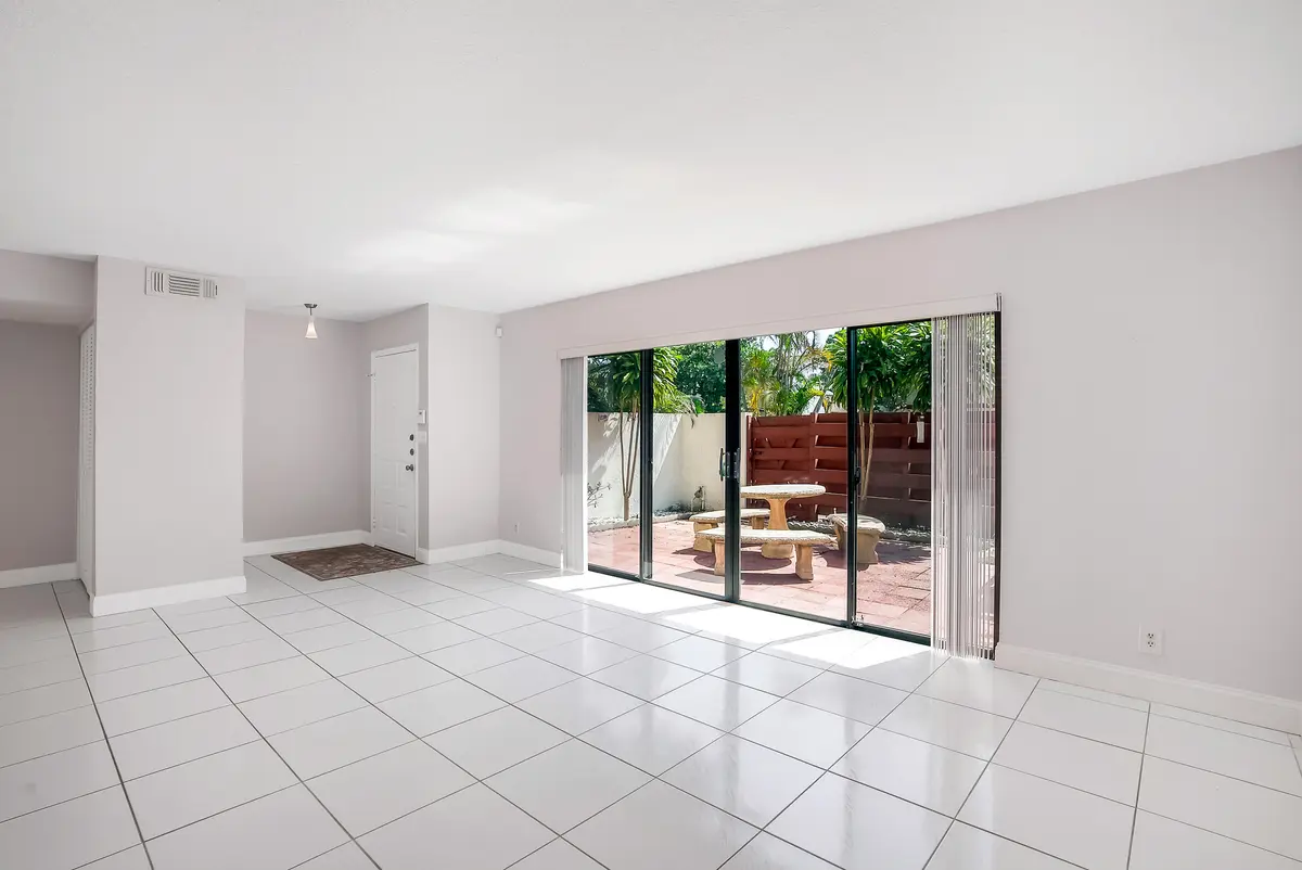 3015 Oaktree Lane, Hollywood, FL 33021 ( at 3015 OAKTREE Lane Unit 277, Hollywood