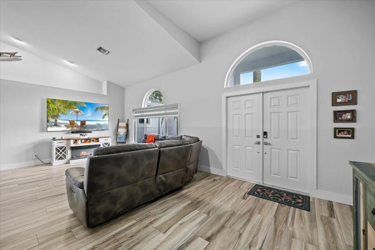 05-LUX_5539.jpg1 at 264 MALIBU Circle, Greenacres