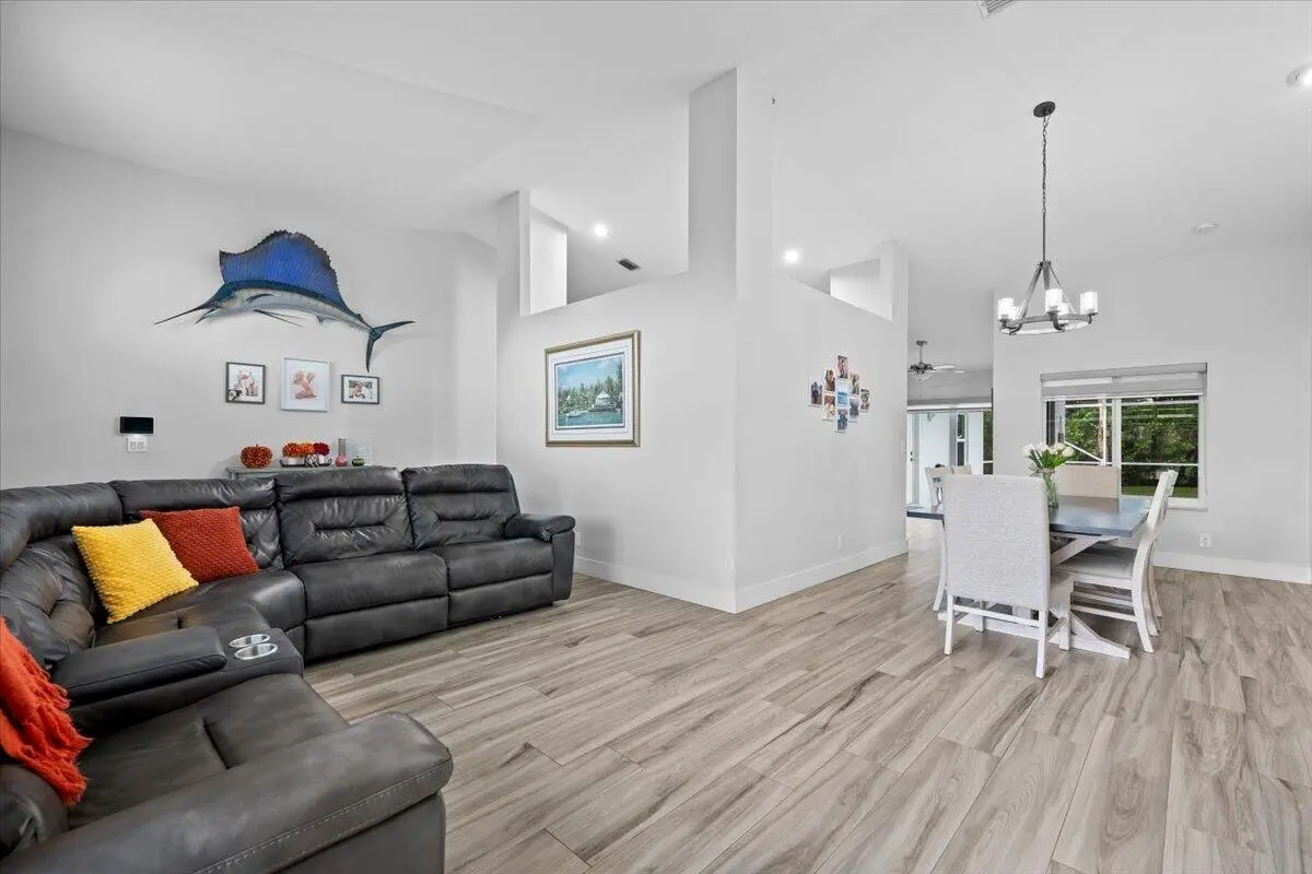 06-LUX_5554 at 264 MALIBU Circle, Greenacres