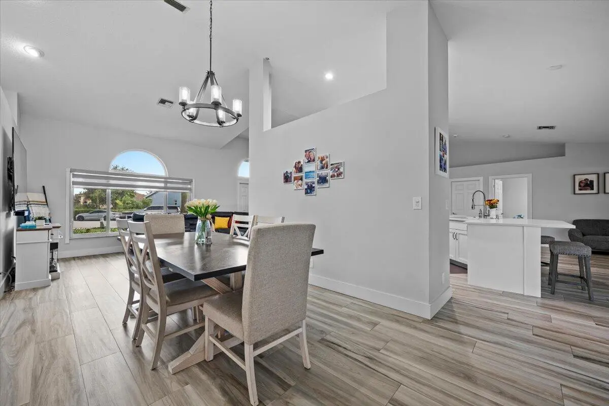 10-LUX_5574 at 264 MALIBU Circle, Greenacres