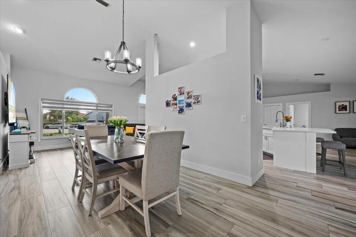 11-LUX_5574.jpg1 at 264 MALIBU Circle, Greenacres