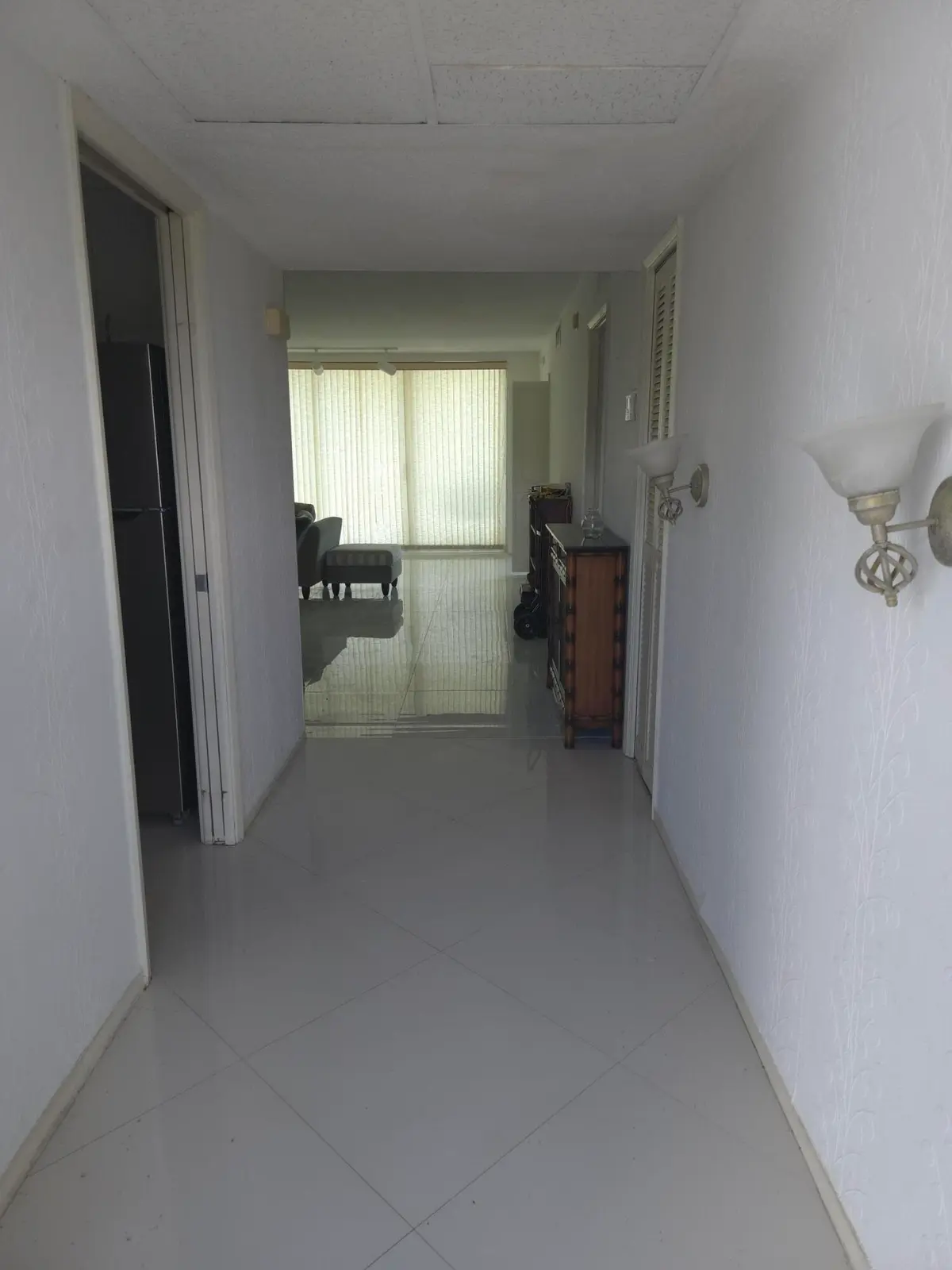 Entrance hall at 3150 N Course Lane 409, Pompano Beach