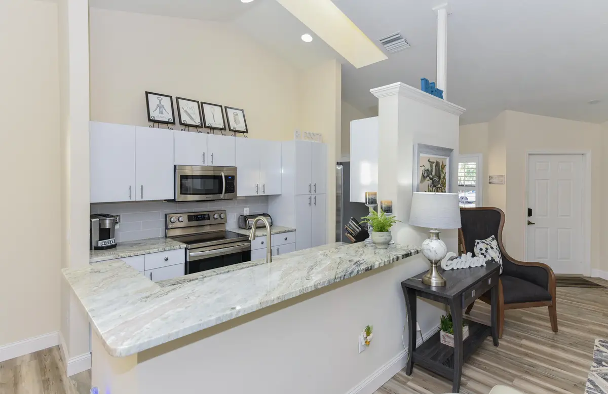 Updated kitchen at 438 SW JEFFERSON Circle, Port St. Lucie