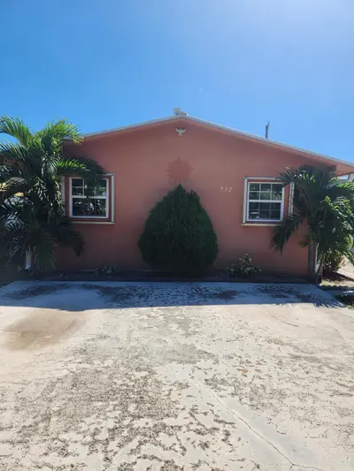 932 Green Street A, West Palm Beach – Apartment for rent