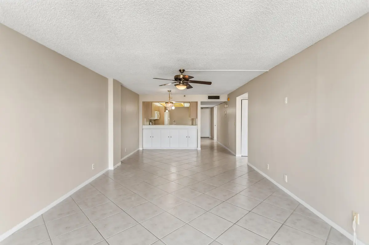 585A8090 at 17 Royal Palm Way 6010, Boca Raton