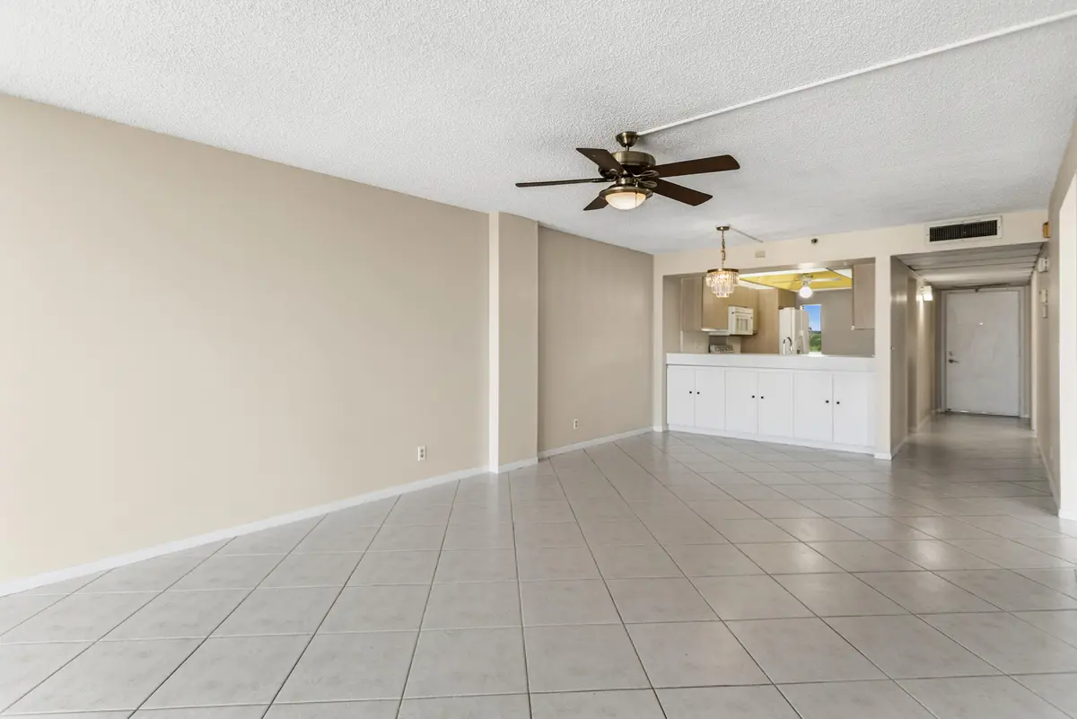 585A8084 at 17 Royal Palm Way 6010, Boca Raton