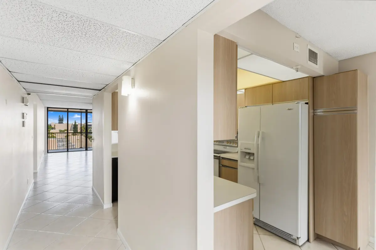 585A8027 at 17 Royal Palm Way 6010, Boca Raton