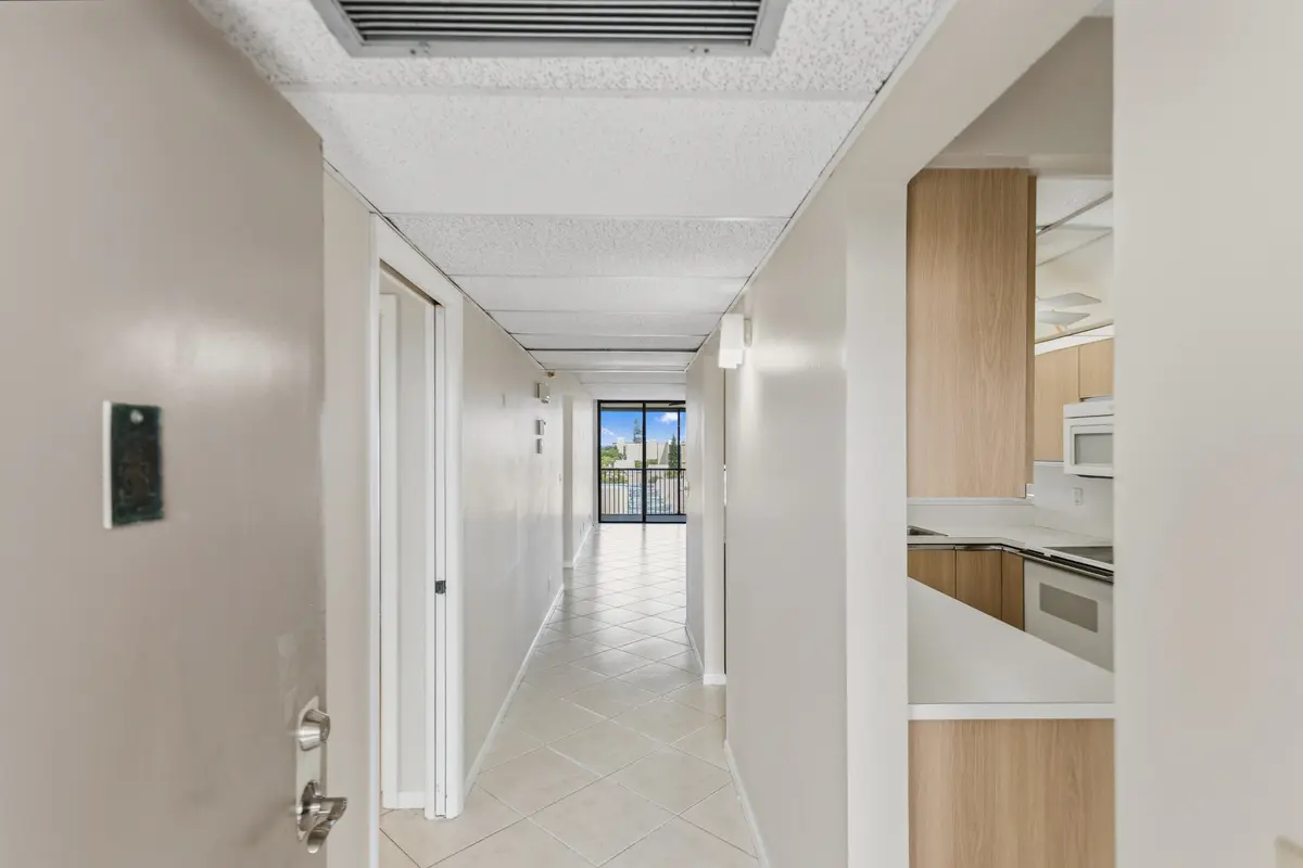 585A8024 at 17 Royal Palm Way 6010, Boca Raton