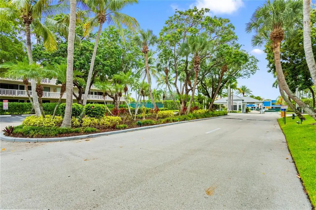 Boca Bayou Gate at 17 Royal Palm Way 6010, Boca Raton