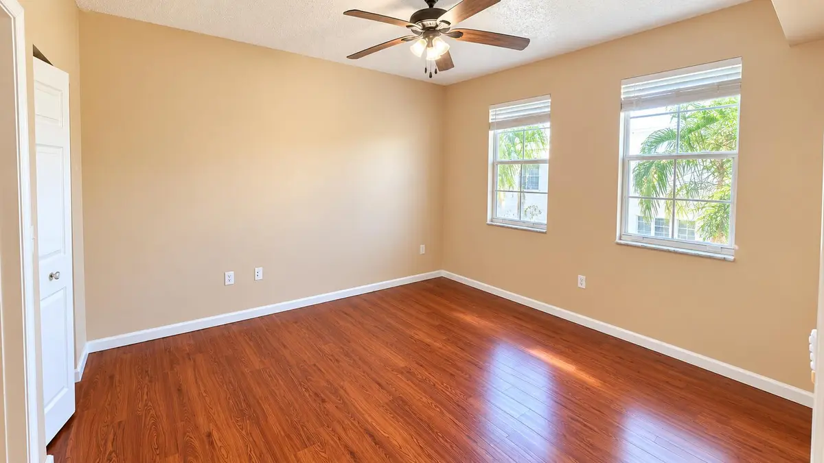 bedroom at 533 NE 3RD Avenue 548, Fort Lauderdale