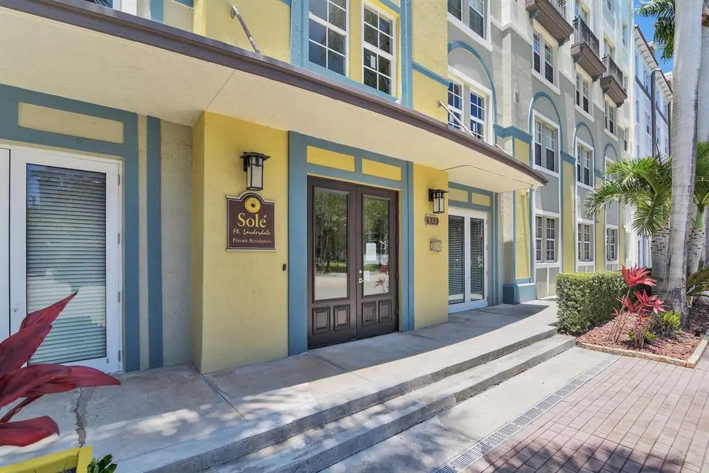 sole entrance at 533 NE 3RD Avenue 548, Fort Lauderdale