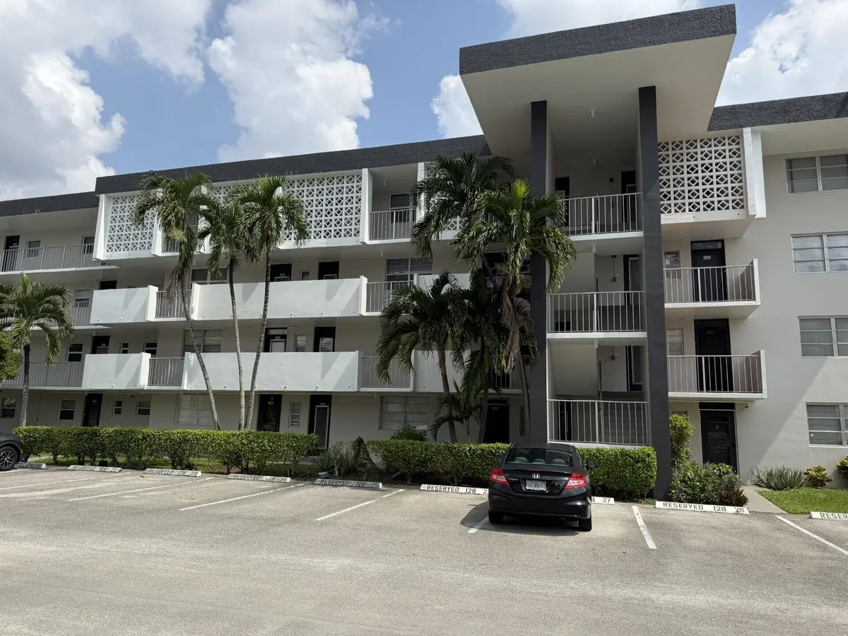 7a97bb4e-6870-49c5-bb68-f54bb03ec7c5 at 2991 NW 46TH Avenue 207, Lauderdale Lakes