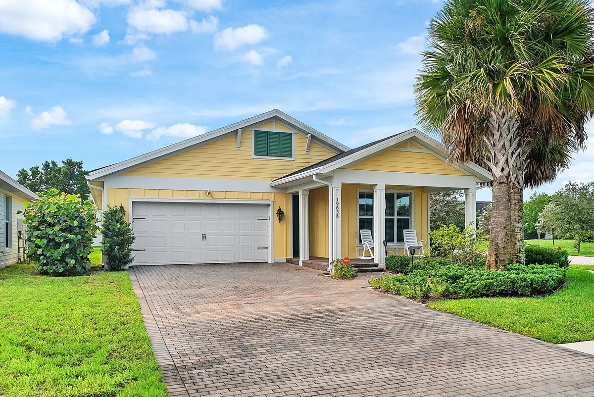 Front View at 19638 SPLIT RAIL Run, Loxahatchee