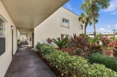 447 BURGUNDY J J, Delray Beach – Condominium for sale