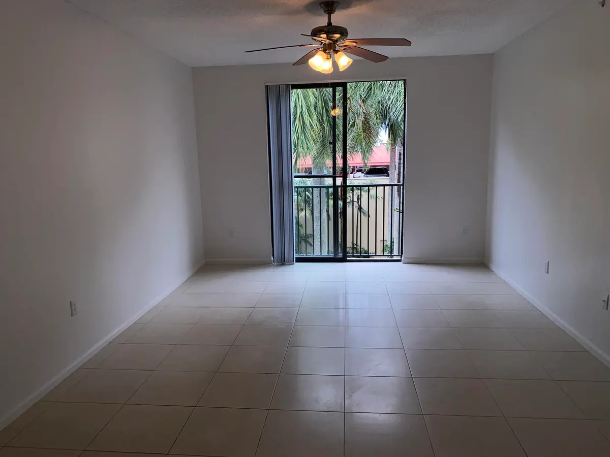IMG_4925 at 720 S Sapodilla Avenue 408, West Palm Beach