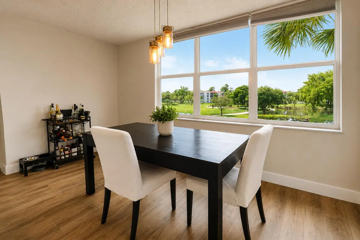 Dining at 9491 EVERGREEN Place 307, Davie