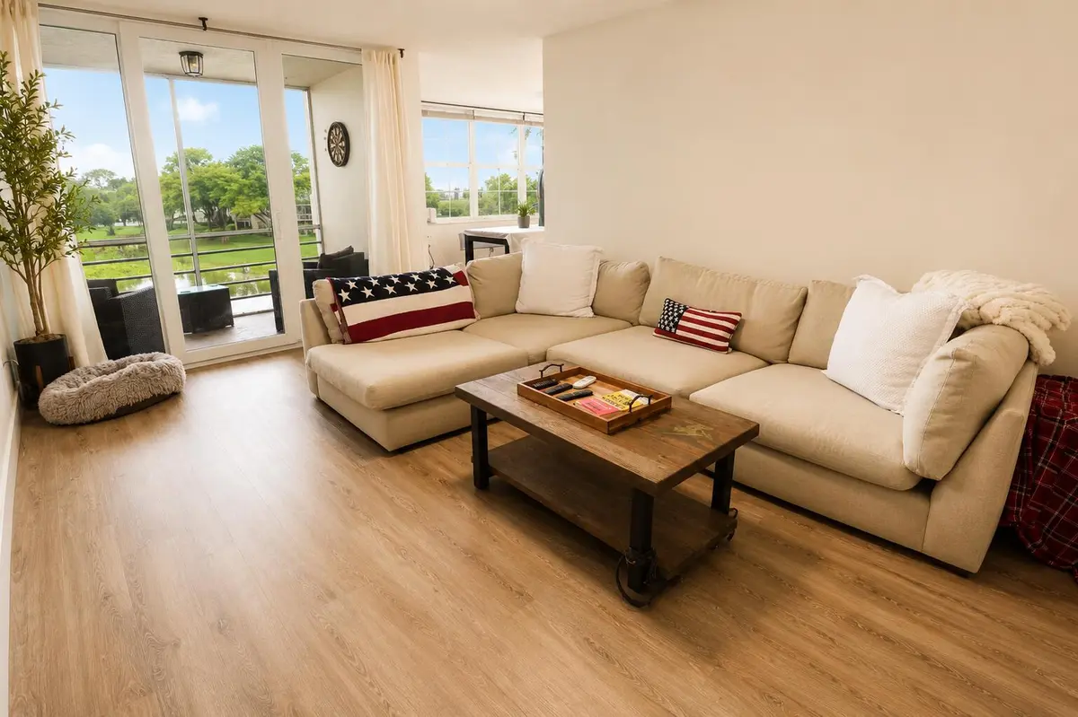 Living Room at 9491 EVERGREEN Place 307, Davie