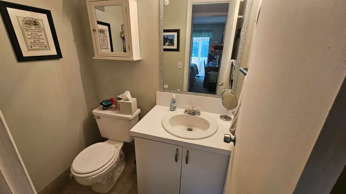 104 guest bath at 800 W HORIZONS 104, Boynton Beach