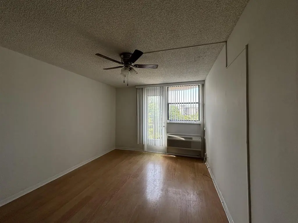 t4 at 2771 RIVERSIDE Drive 403-A, Coral Springs
