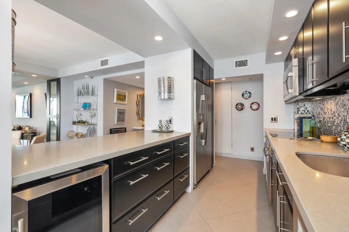 low-10 at 1801 S FLAGLER Drive 1411, West Palm Beach