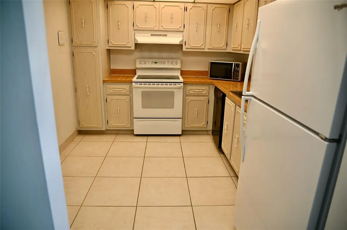 Photo 5 at 531 N OCEAN Boulevard 1909, Pompano Beach
