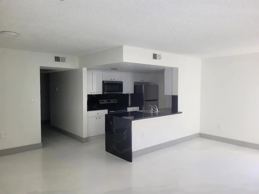 .c6 at 3208 CORAL LAKE Lane 3208, Coral Springs