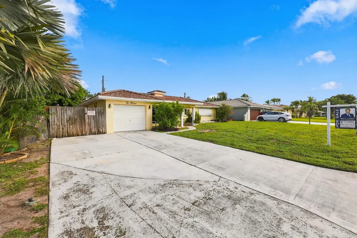 213 NW 24th Ct, Boca Raton at 213 NE 24th Court, Boca Raton