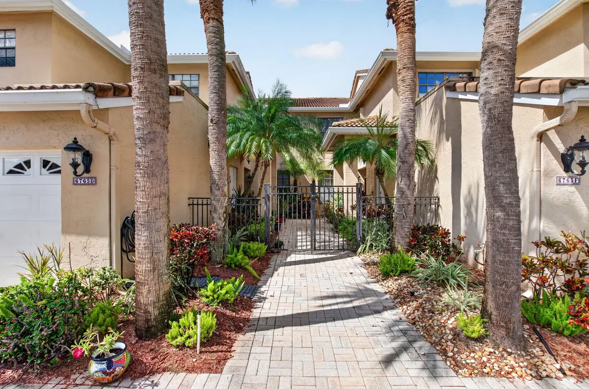 Courtyard entry at 6765 MONTEGO BAY Boulevard C, Boca Raton