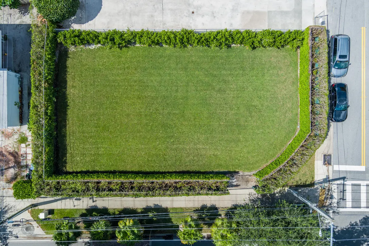 low-8 at 2005 S Olive Avenue, West Palm Beach