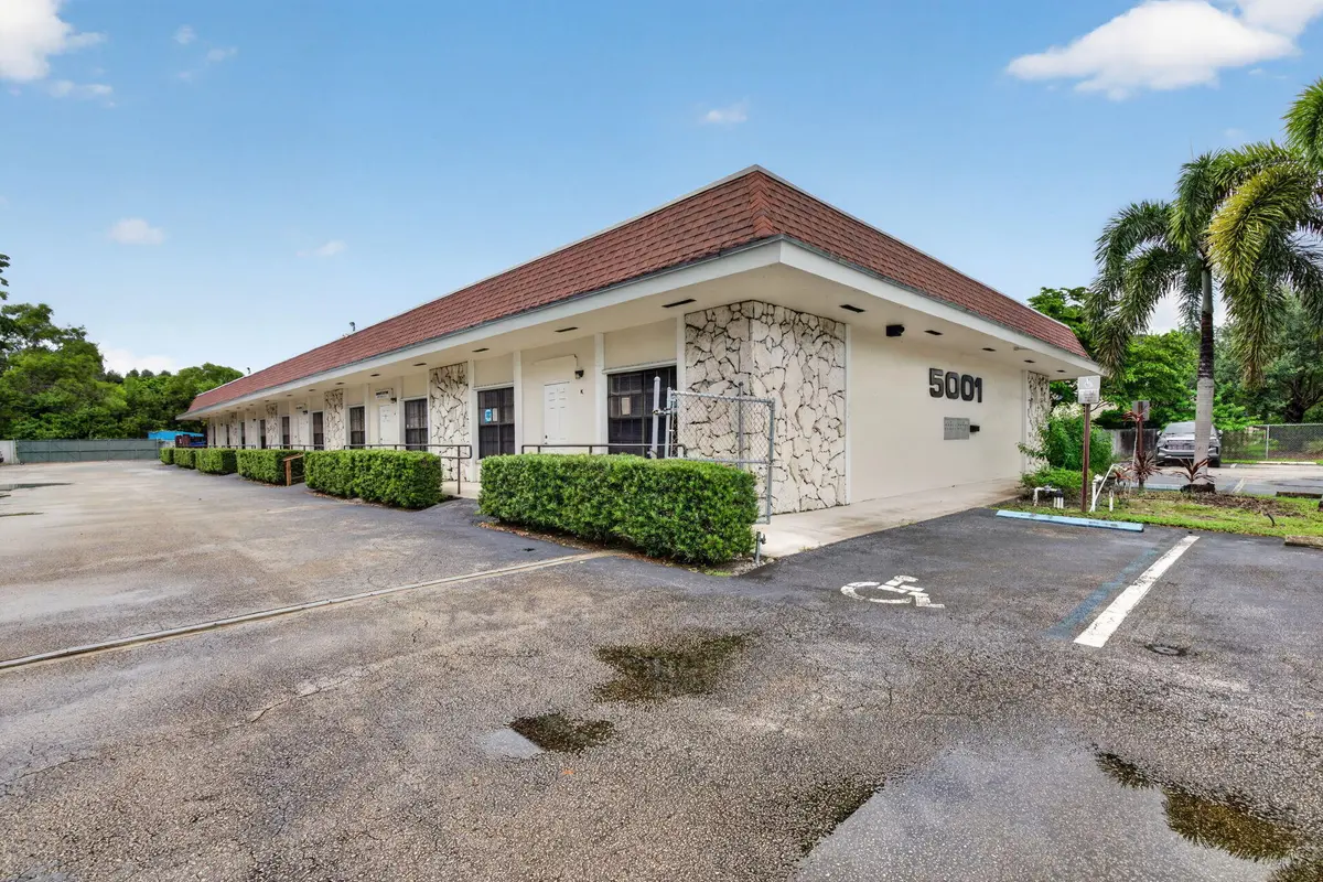 3-web-or-mls-_A7A2701 at 5001 S UNIVERSITY Drive, Davie