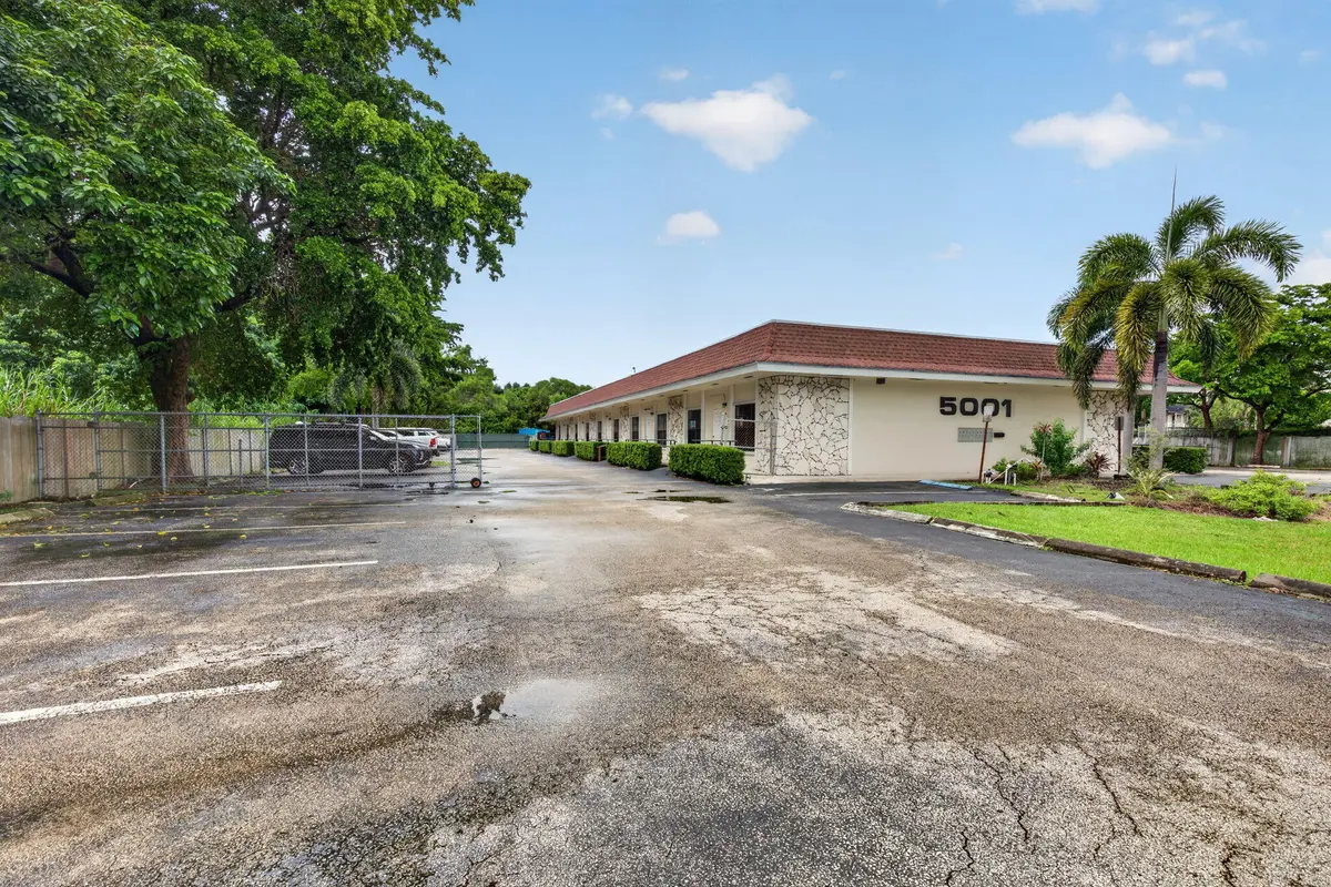 4-web-or-mls-_A7A2706 at 5001 S UNIVERSITY Drive, Davie
