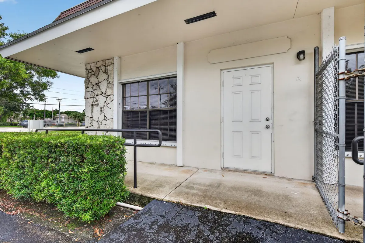5-web-or-mls-_A7A2726 at 5001 S UNIVERSITY Drive, Davie
