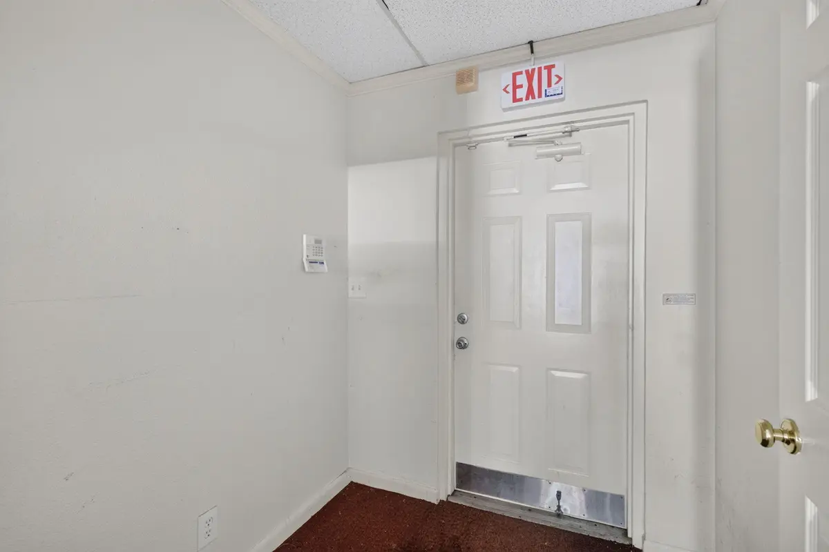 7-web-or-mls-_A7A2391 at 5001 S UNIVERSITY Drive, Davie