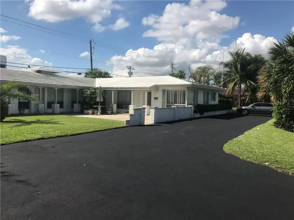 Photo 2 at 2742 NE 32nd Street 6, Fort Lauderdale