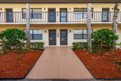 2950 SE Ocean Boulevard 127-3, Stuart – Condominium for rent