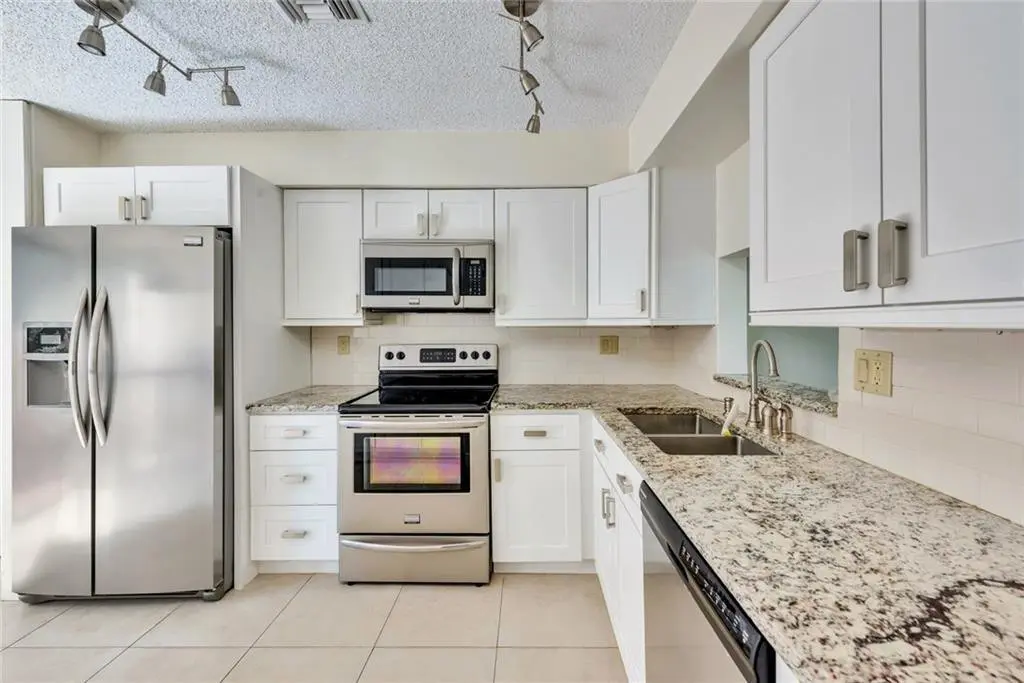 Photo 1 at 5201 NE 14TH Terrace 1, Fort Lauderdale