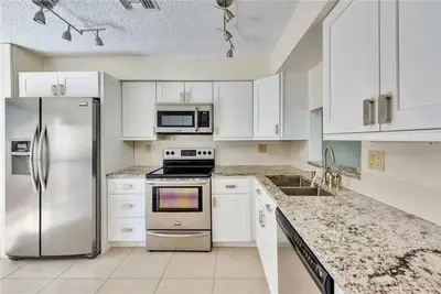 5201 NE 14TH Terrace 1, Fort Lauderdale – Townhouse for rent