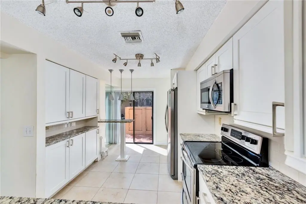 Photo 2 at 5201 NE 14TH Terrace 1, Fort Lauderdale