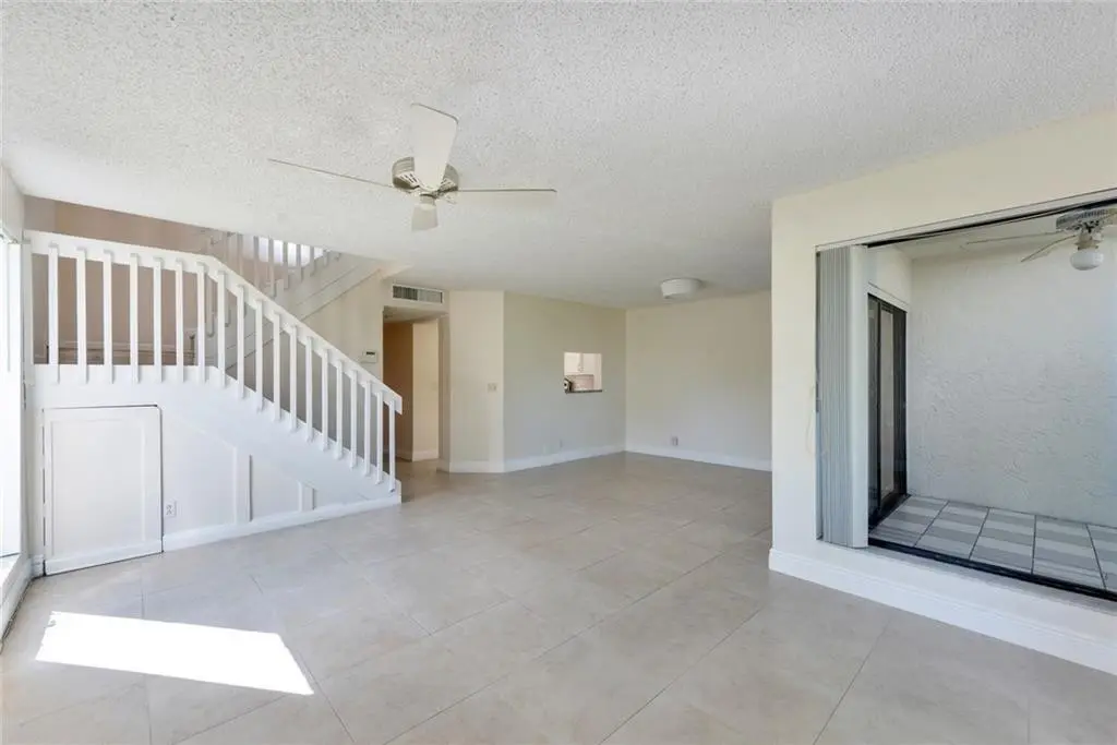 Photo 6 at 5201 NE 14TH Terrace 1, Fort Lauderdale