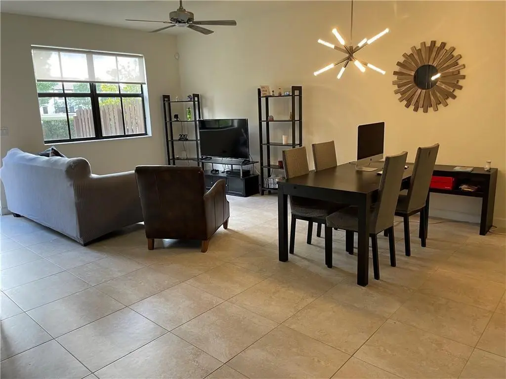 Photo 3 at 12190 VILLAGE Place, Davie