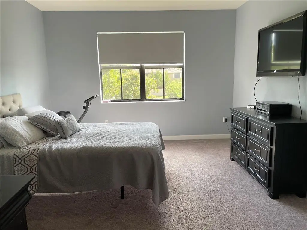 Photo 6 at 12190 VILLAGE Place, Davie