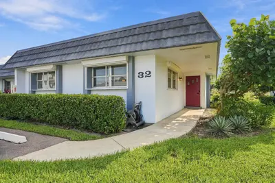 2886 FERNLEY Drive 32, West Palm Beach – Villa for sale