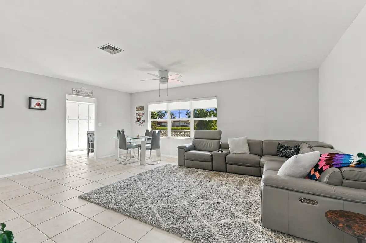 Living Area at 2886 FERNLEY Drive 32, West Palm Beach